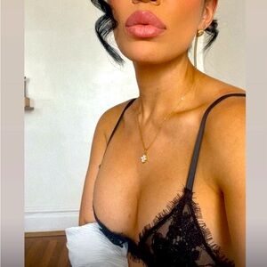 STAINLESS STEEL FLOWER NECKLACE